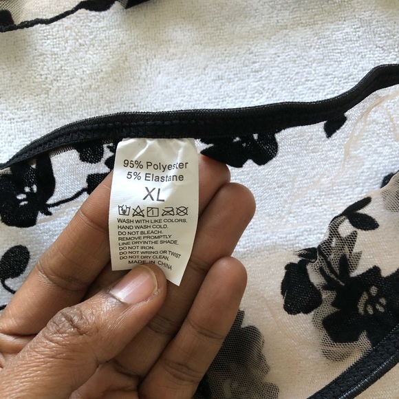 Sexy nude and black flower mesh lingerie set - Picture 4 of 9